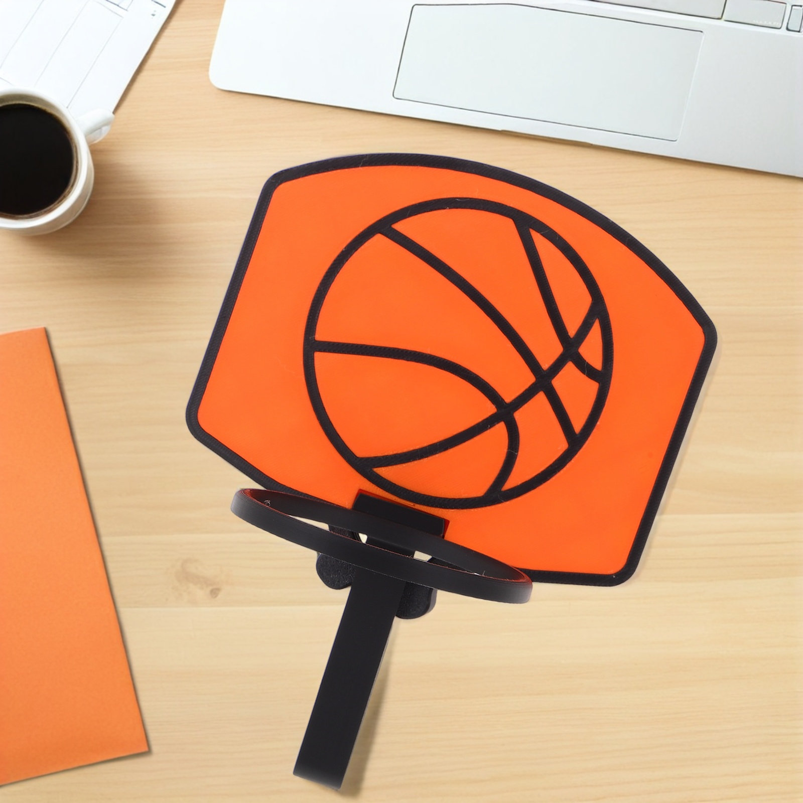 バスケットボール型のゴミ箱、ミニサイズのクリップ式バックボー - Basketball Hoop のレビューと価格